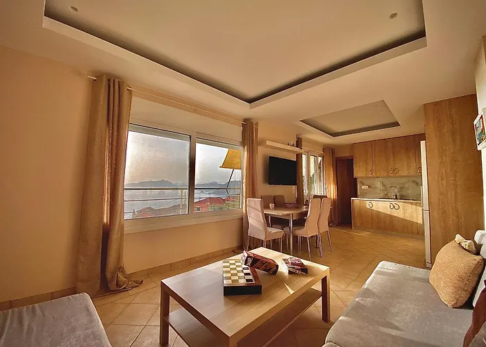 Дом отдыха Janos Seaview House *
