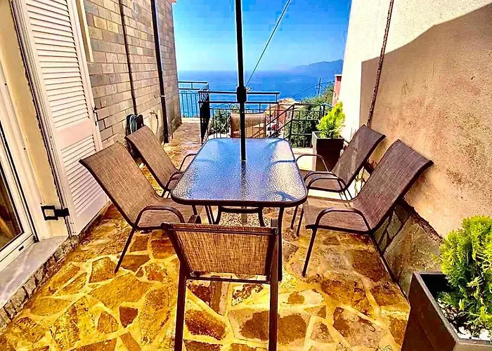 Janos Seaview House בית נופש Pentátion